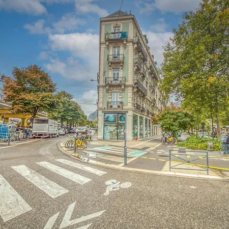 Le Petit Jaures - Gare / Tram アパート